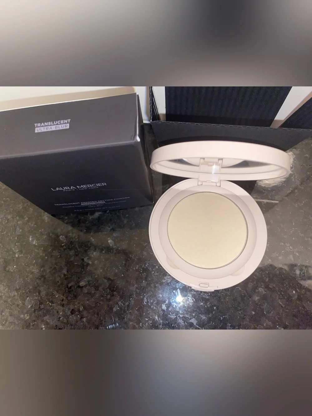 Laura Mercier - Translucent Pressed Setting Powder [Ultra-Blur] Size:6.5g (NEW)